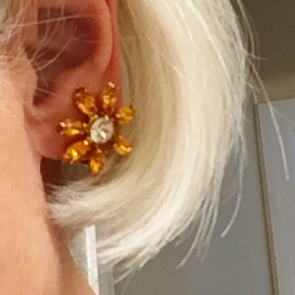 B. David Vintage Gold Tone Citrine/Topaz Crystal Floral Clip Earrings - Picture 9 of 9
